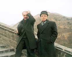 Е.Н.Смирнов (слева) и Р.Г.Баранцев на Великой Стене.