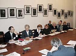 Участники семинара 25-26 ноября 2002 г. за работой.