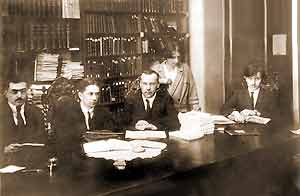 Слева направо: В.А.Фок, В.К.Фредерикс, В.Р.Бурсиан, А.В.Тиморева, неизвестный.