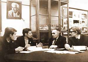 На кафедре археологии в 1970-е гг. Слева направо: И.В.Дубов, Г.С.Лебедев, А.Д.Столяр, В.А.Булкин