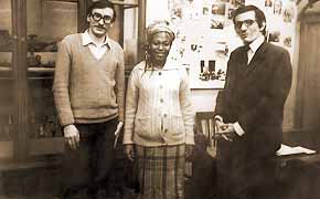 Г.С.Лебедев (справа) и В.Н.Седых со студенткой из Африки.
