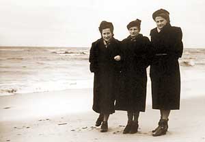МейБоДо. Слева направо: Т.Г.Мейстер, И.П.Богданова, Н.Я.Додонова. 50-е годы ХХ в.