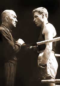 Г.И.Шевалдышев, один из основателей ленинградского бокса, секундирует чемпиона СССР И.П.Соболева.