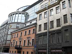 Пр. Римского-Корсакова, 3 (справа).Слева — отель «Амбассадор».