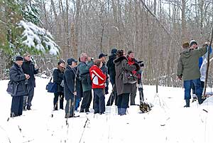 Инициативная группа на месте усадьбы М.В.Ломоносова в Усть-Рудице, 20 марта 2009 г.
