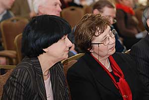 Профессор Н.А.Макашева (слева) и член-корреспондент РАН профессор И.И.Елисеева.